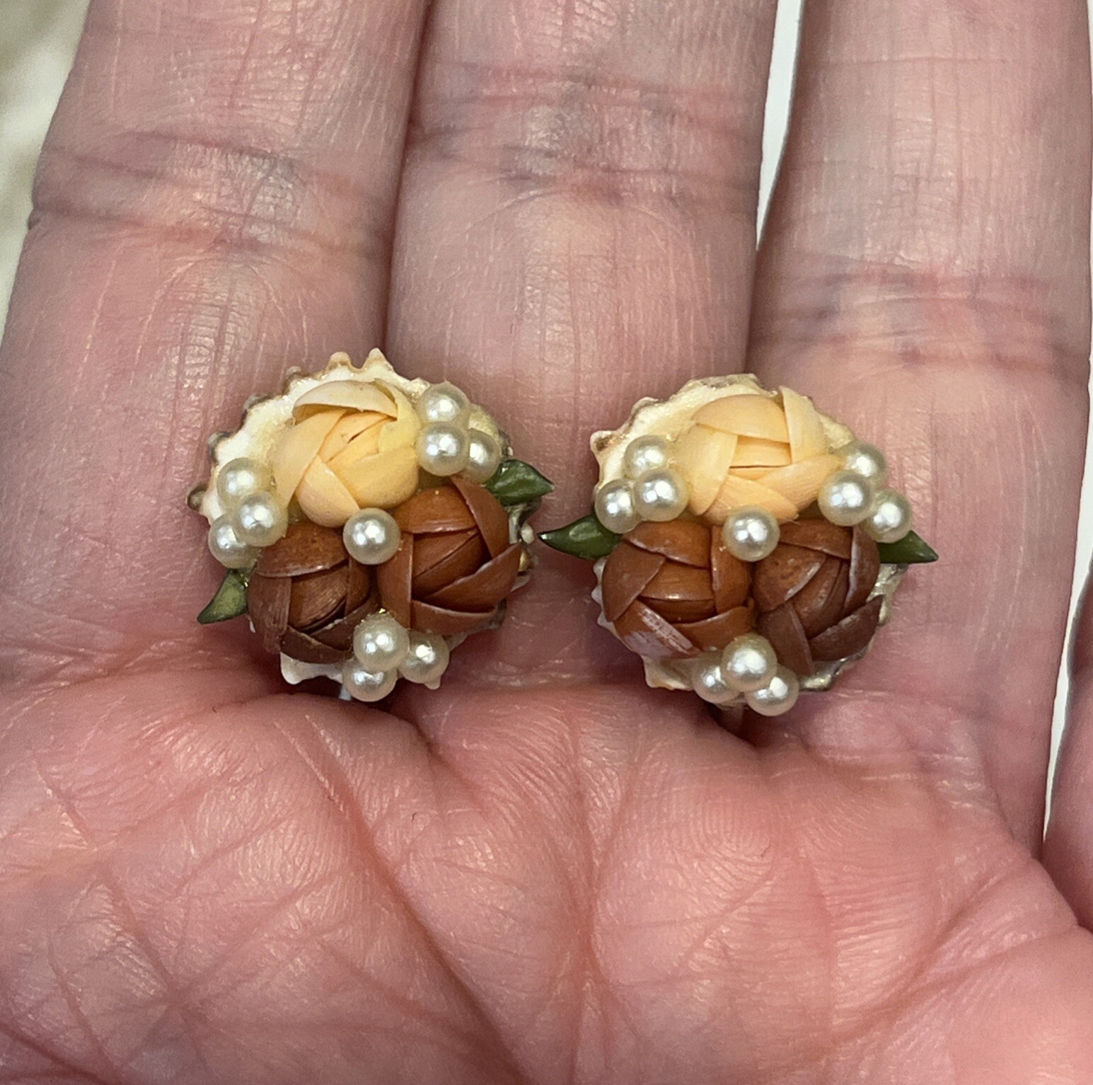 *READ* 2 Vtg Tiny Sea Shell Screw Back Earrings F… - image 5