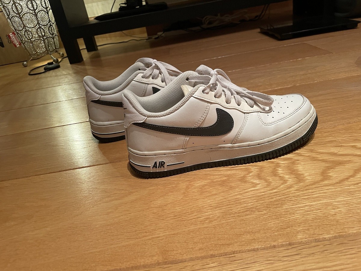 air force 1 white with grey tick
