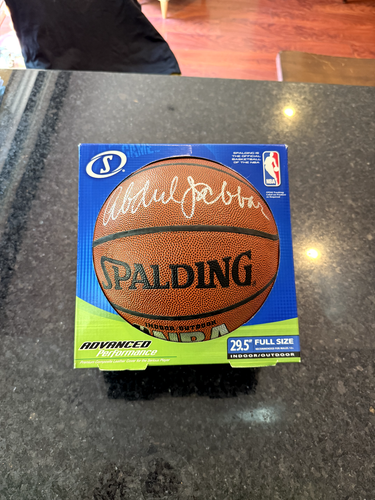 Kareem Abdul Jabbar signed spalding basketball - Picture 3 of 3