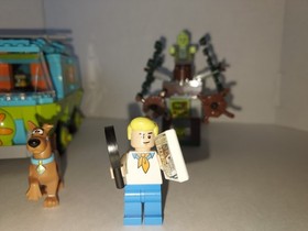 LEGO Scooby-Doo 75902 The Mystery Machine - all pieces, figures&booklets -NO BOX