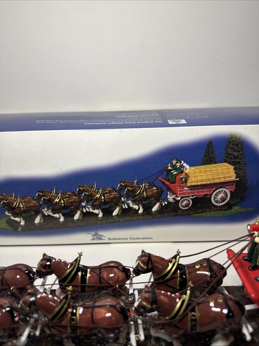 Budweiser Clydesdales 2004 Departamento 56 Pueblo de Nieve Navidad #56.55256 - Imagen 20 de 21