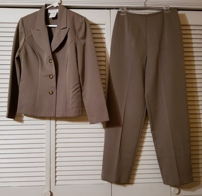 Giorgio Fiorlini 2-Piece Size 8 Jacket Pants Suit Tan Lightweight Polyester