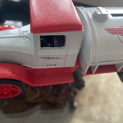 Rare Ertl Halliburton Oil Well Cementing 1931 Hawkeye Tanker Truck Bank W/Key - Picture 6 of 15