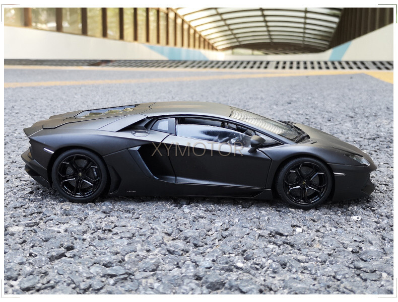 1/18 Lamborghini Aventador LP700-4 Diecast Welly FX