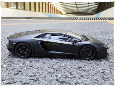 1:18 Lamborghini Aventador LP700-4 Diecast Welly FX Collection Car