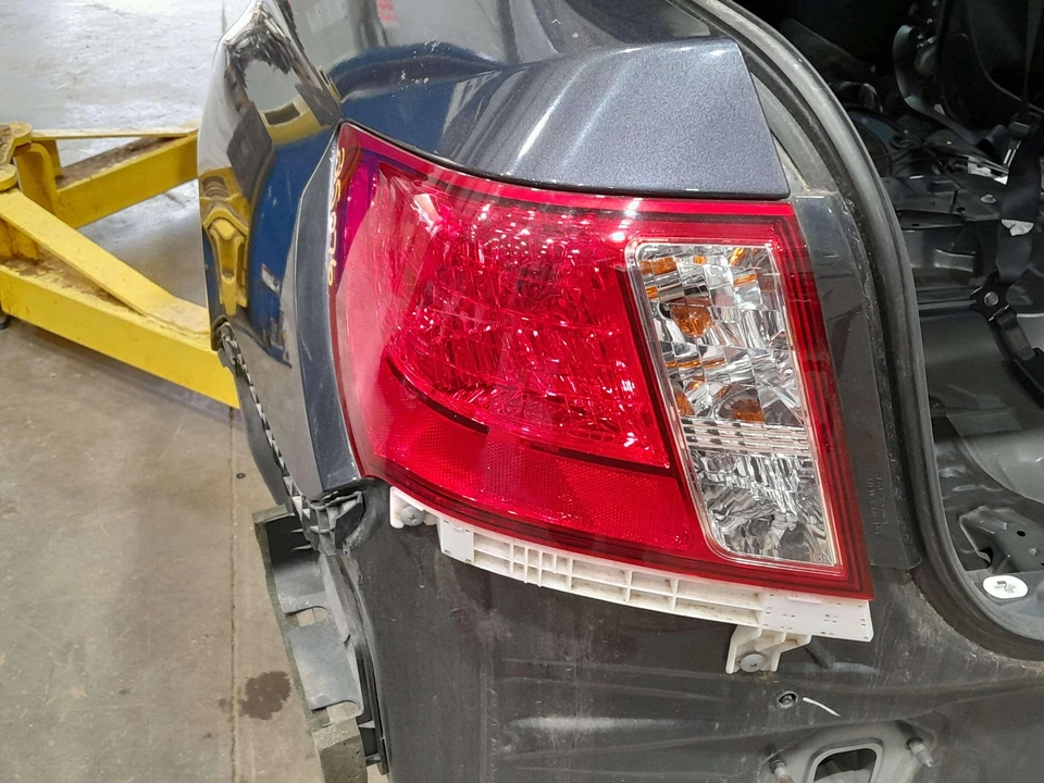 08-14 Conjunto de luces traseras lado del conductor izquierdo Subaru WRX Impreza Sedán OEM Foto 3 de 3