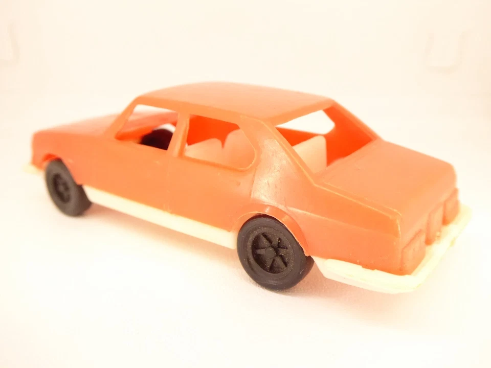 PP MONACO - ALFA ROMEO - ALFETTA - 1/48 - ROUGE / RED - PLASTIQUE / PLASTIC - - Photo 3/4