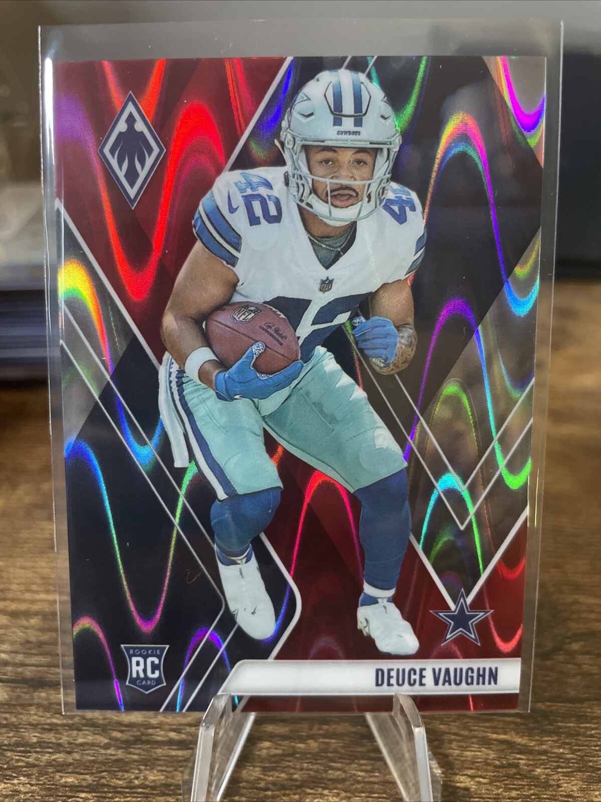 2023 Panini Phoenix Rookies Red Seismic #134 Deuce Vaughn /199 RC Free Shipping