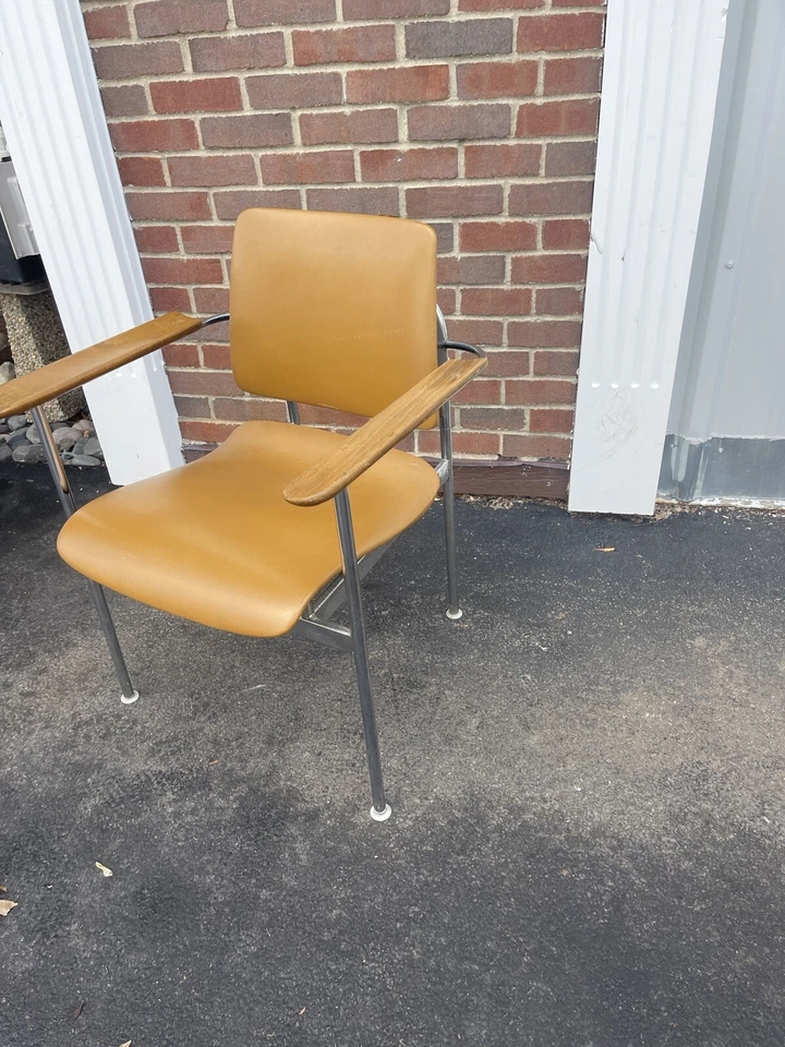 Silla Simmons Mid Century Moderna Acolchada Metal Naranja Oficina Madera Brazo Simmons Foto 2 de 4