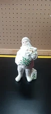 Lenox Santa Claus With Sack of Toys & Wreath 7"