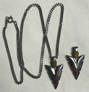 1977 AVON ARROWHEAD PENDANT NECKLACE, PLUS 1 EXTRA PENDANT, SIGNED, GREAT FIND!!