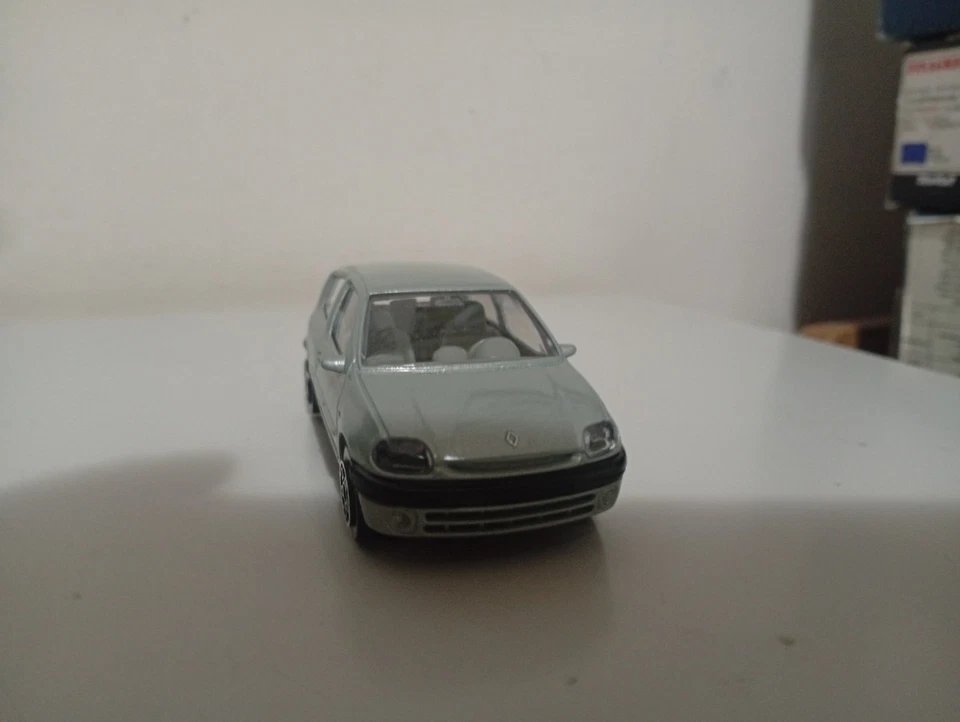 Renault Clio Burago 1 43 - Immagine 2 di 4