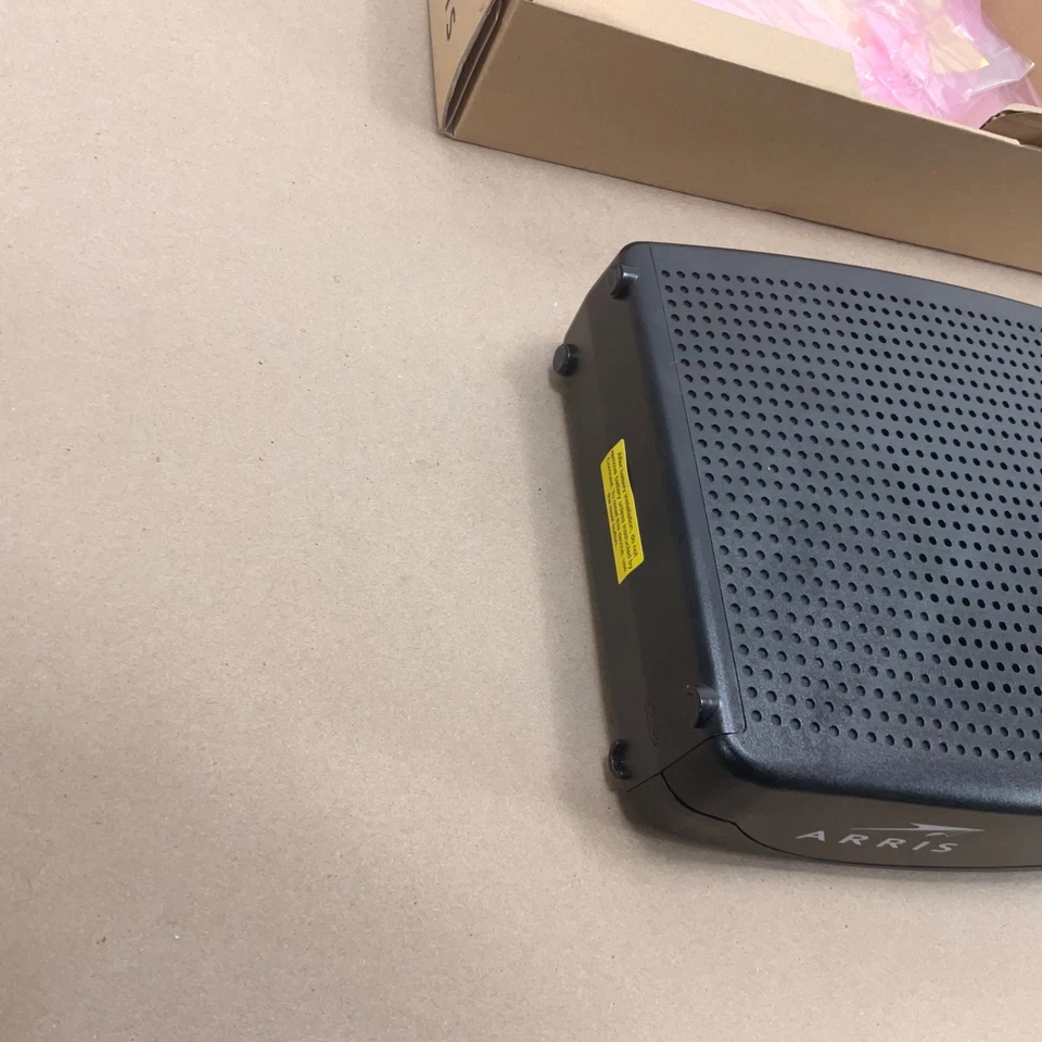 Arris TM804G/CT Cable Modem Router Used Good Condition with Power Cord - Image 4 of 4