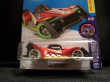 HW HOT WHEELS 2016 HW GLOW WHEELS #4/10 VOLTAGE SPIKE HOTWHEELS RED VHTF