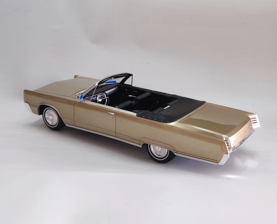 BoS models 1/18 CHRYSLER NEWPORT CONVERTIBLE 1967 Limited Edition 1000 B0S - Image 4 of 4