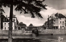 CPSM PF 35 - REDON (Ille et V.) - 2. La Vilaine, le Canal et le Pont