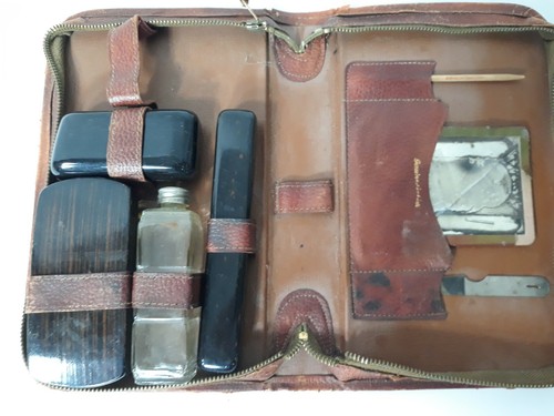 Antique Leather Case Vanity Travel Set Art Deco Brush, Tooth Brush, etc. - Picture 12 of 12