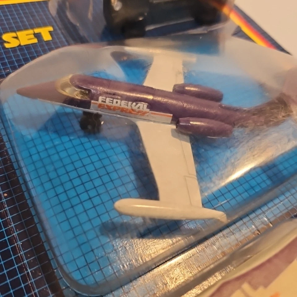 Matchbox Skybusters SB150 Federal Express set Transit Van, Volvo Truck, Lear Jet - Image 4 of 4