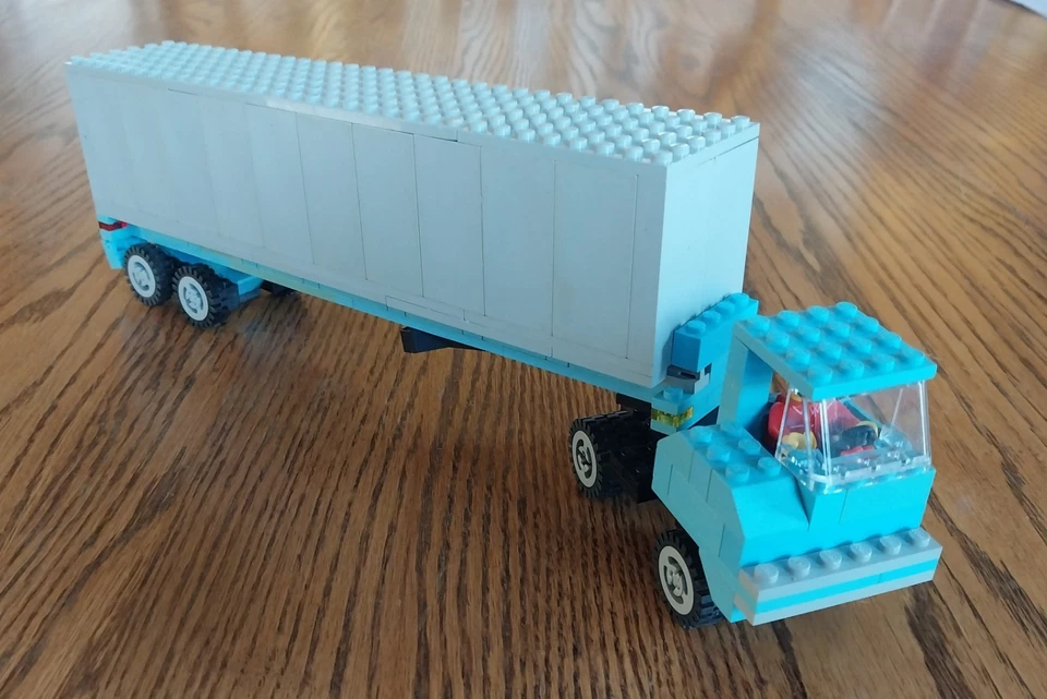 LEGO set 1651 Maersk Line Container Lorry, USED - Image 2 of 4