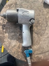 Ingerseroll Rand 231 Pnumatic Impact Gun Comes With Air Hose Attachment