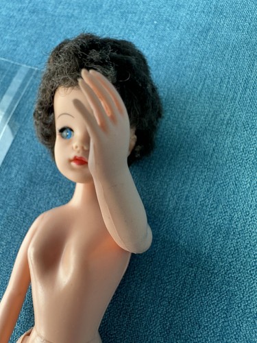 Pedigree 1983 PARTY GIRL SINDY with original outfit / shoes - short brunette VGC - Picture 14 of 17