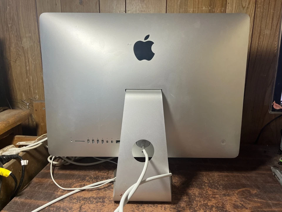 Apple 21.5" iMac Intel Core i5 (1.4GHz) 8GB Memory 500GB Hard Drive MF883LL/A - Image 2 of 2