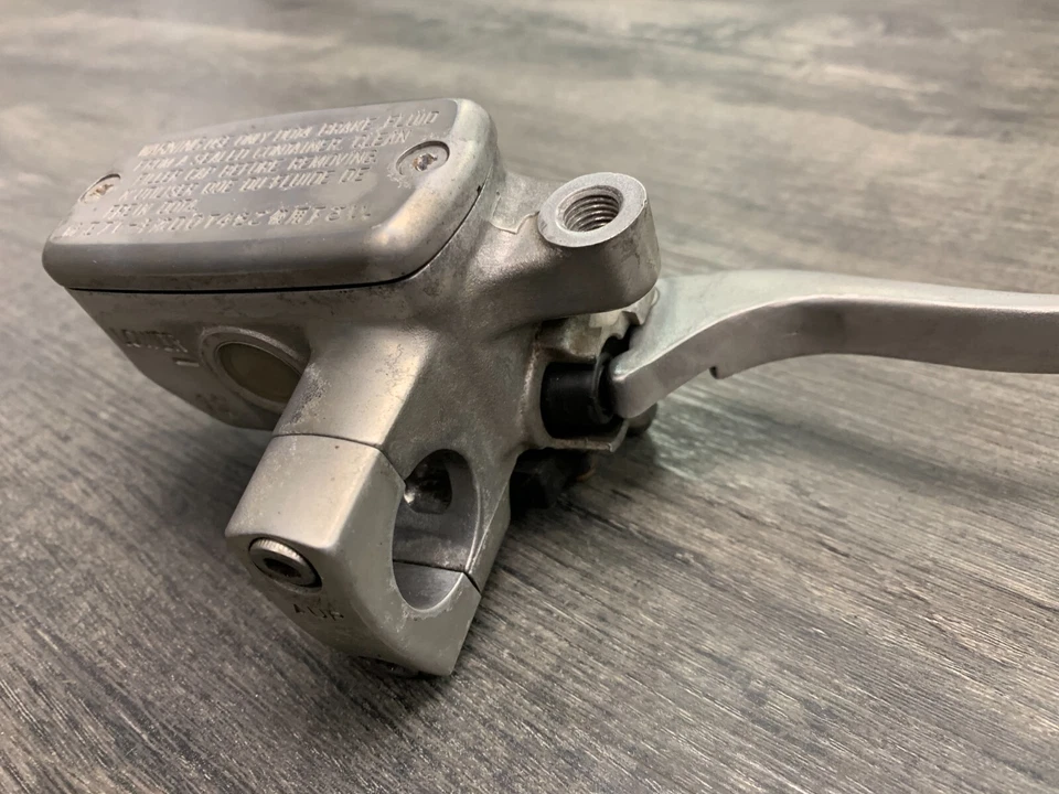 Cilindro maestro de freno delantero derecho Honda VT600 600 Shadow VT750 750 Spirit OEM * Foto 2 de 4