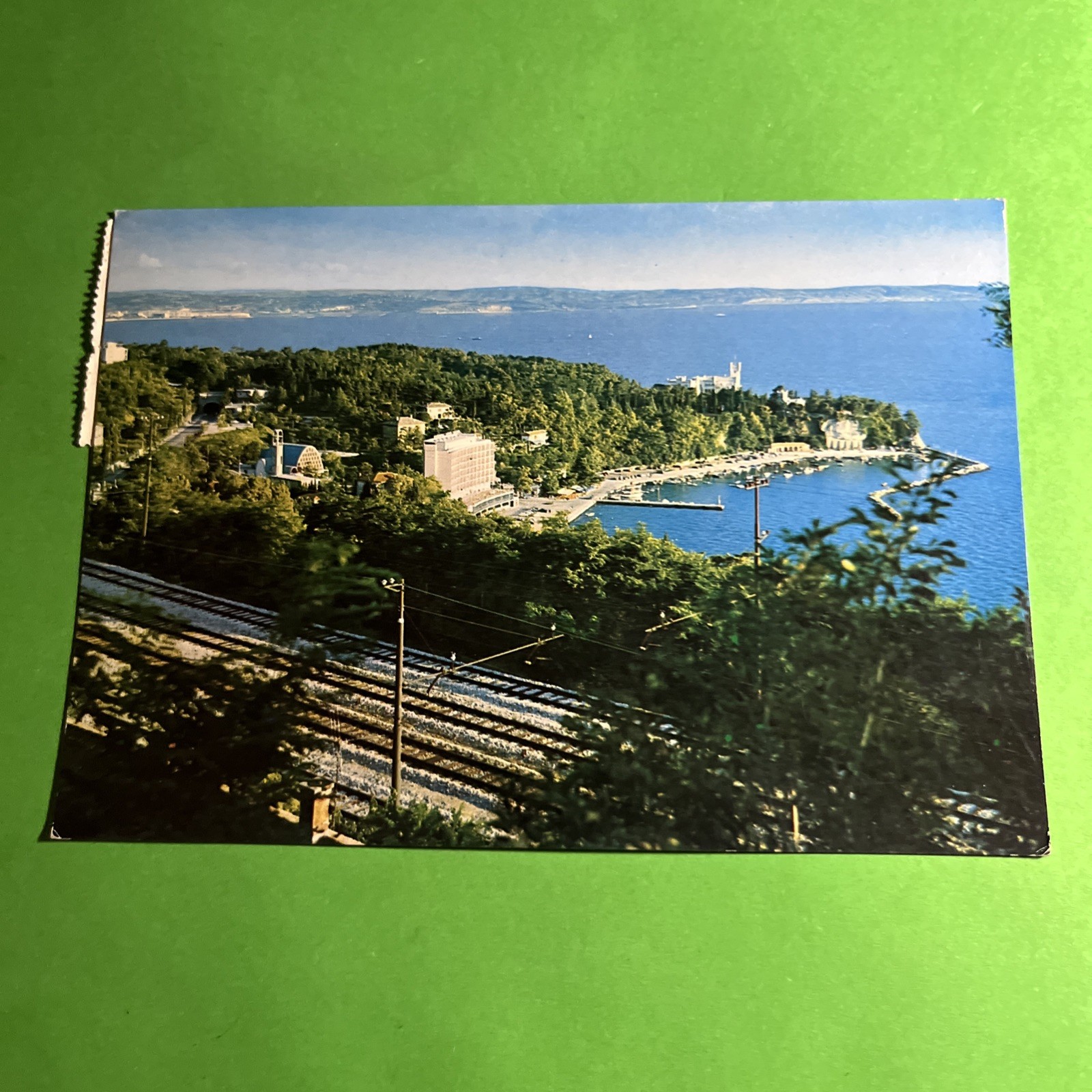 TRIESTE PANORAMA DA MIRAMARE - VIAGGIATA  - CARTOLINA A COLORI COLLEZIONE