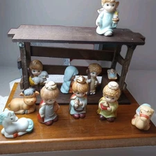 Nativity Set Wooden Manger Music Box plays Silent Night Ceramic Vtg Avon 1980's