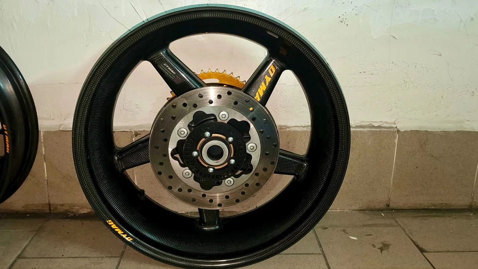 Cerchi Carbonio Dymag CA5 MT-10 Foto 2 de 4