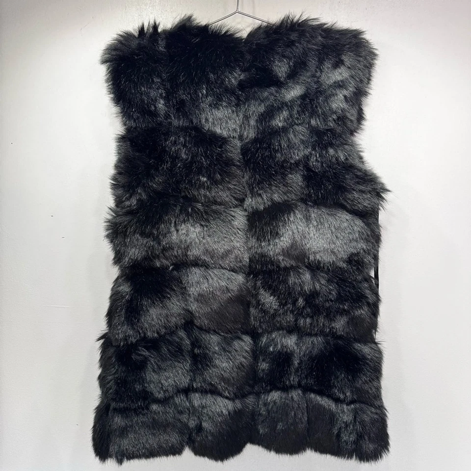 Chaleco de piel sintética negro de Boohoo acolchado cierre de gancho y ojo glamour Mobwife City Chic Foto 3 de 4