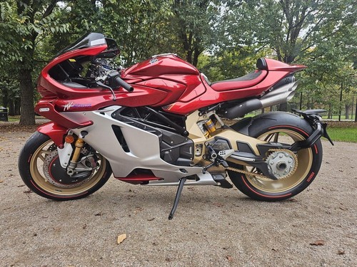 MV Agusta Superveloce 1000 Serie Oro, SPECIAL ORDER ONLY. CALL MV AGUSTA LONDON - Picture 2 of 12