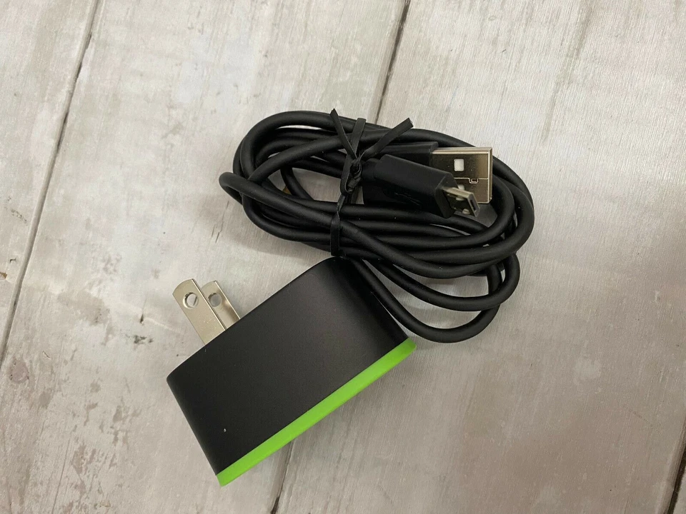 Cargador universal para el hogar Belkin con cable micro USB ChargeSync de 10 vatios / 2,1 amperios Foto 2 de 4