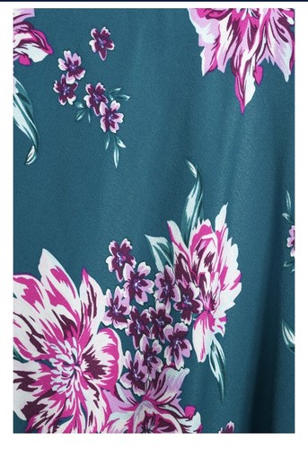 Terra And Sky Women’s Plus Size Floral Slip Skirt Size 1X NWT - Picture 2 of 4