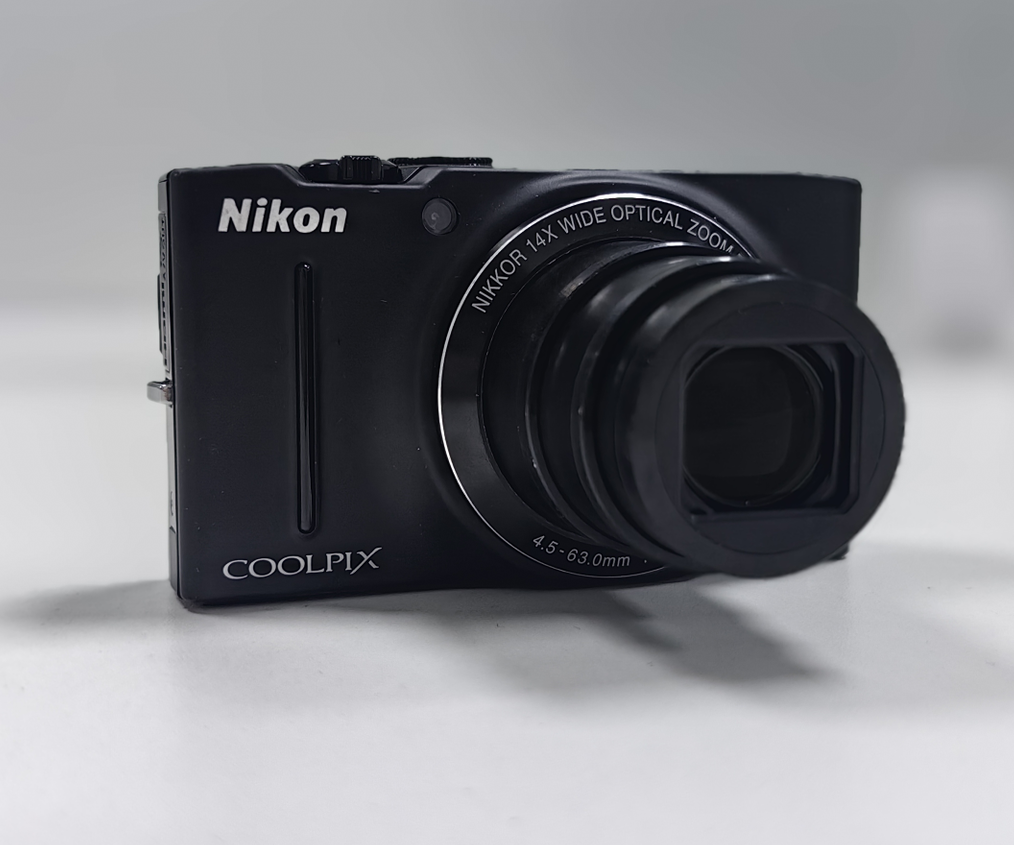 Nikon COOLPIX S8200 Compact Digital Camera 14x Optical Zoom