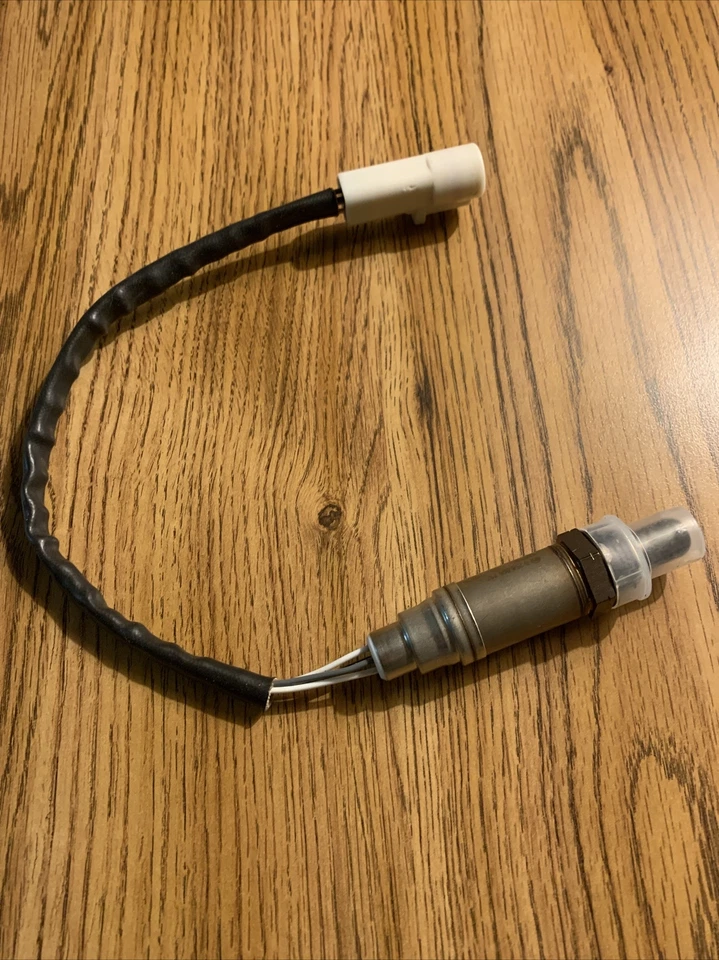 Sensor de oxígeno Bosch O2 15717 delantero o trasero lado del conductor pasajero nuevo para camión Foto 3 de 4