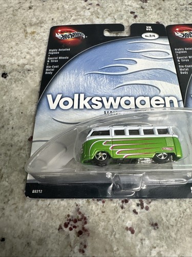 Hot Wheels 100%, Volkswagen Series, VW Bus Green And Red Variations - Picture 3 of 8