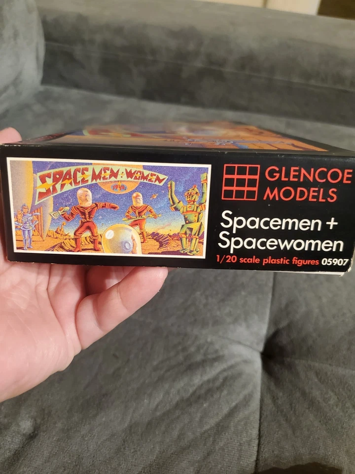 Vintage Glencoe Models Spacemen + Spacewomen 1/20 Scale Plastic Figures, Rare - Image 4 of 4