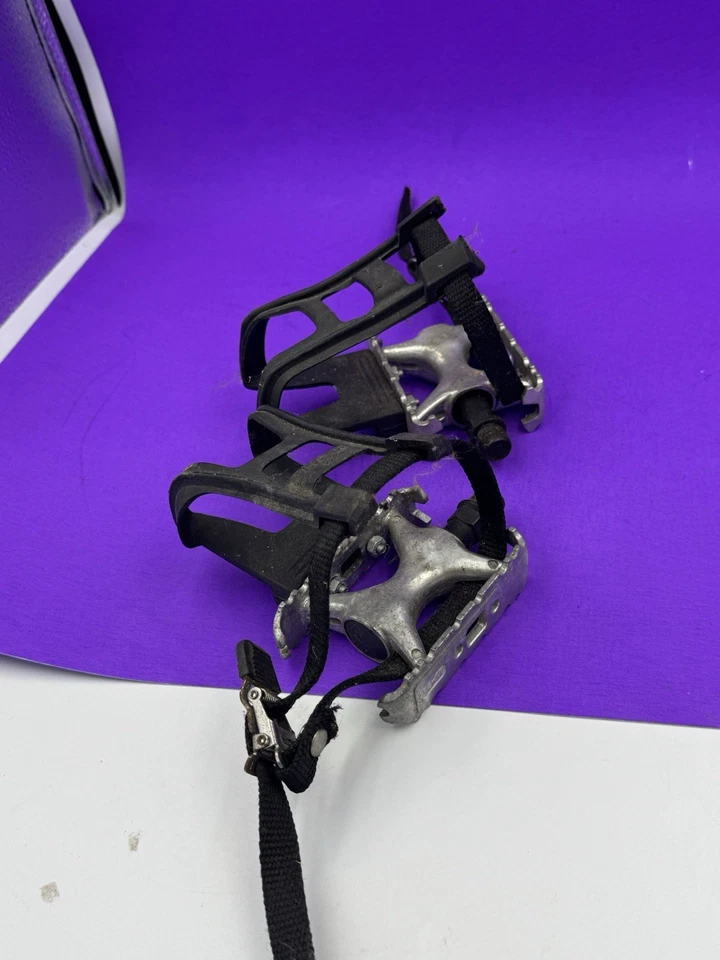 Pedales Wellgo LU-962 plateados con correas de empuñadura eléctrica Foto 2 de 4