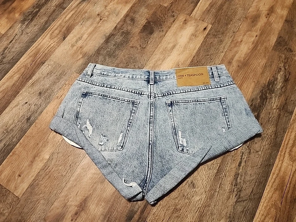 Nuevo con etiquetas Una cucharadita bandidos cintura baja vaquero corto en perro salado talla 31 precio de venta sugerido por el fabricante $110 Foto 2 de 4