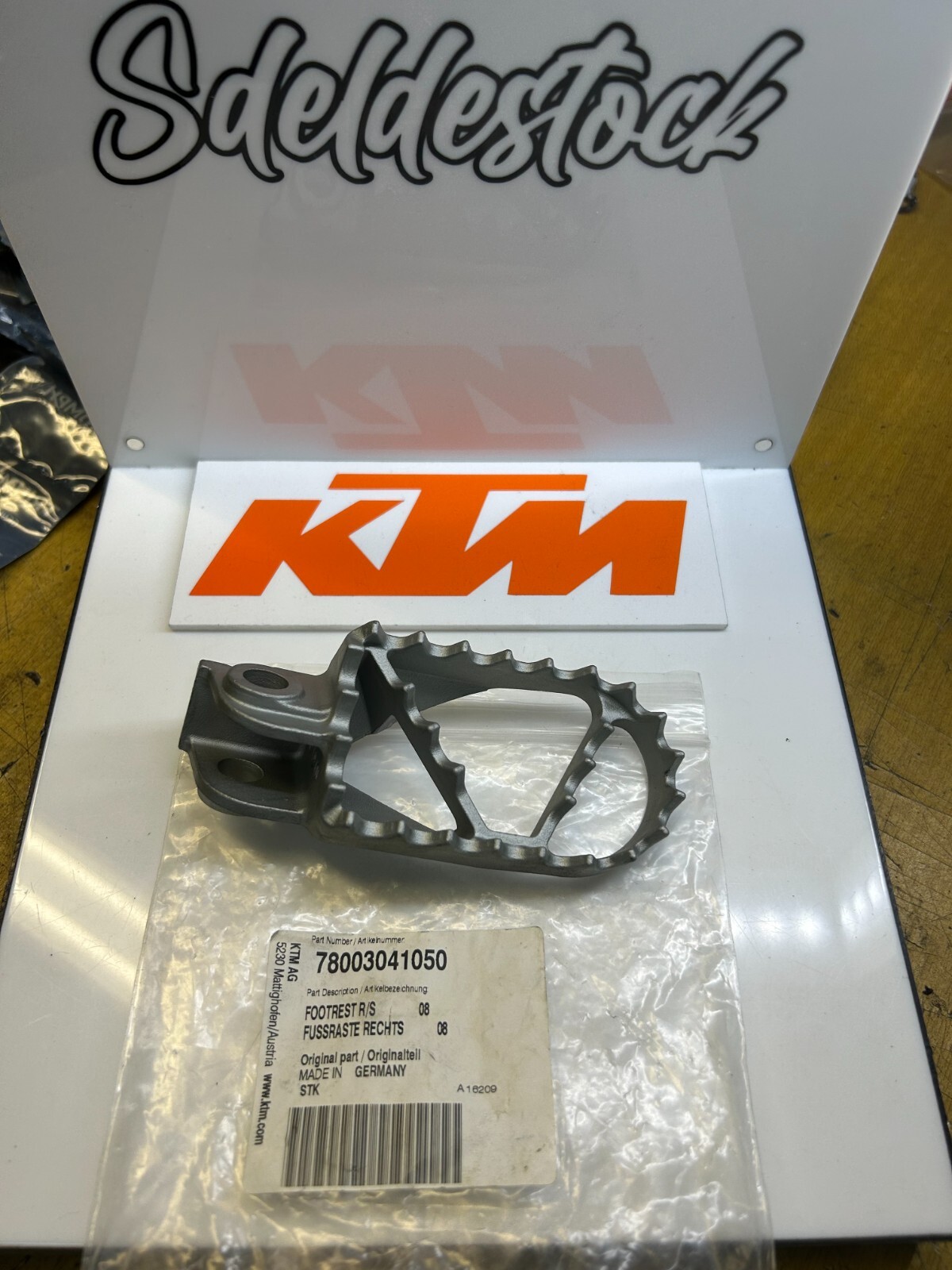 Repose-pied droit KTM Husqvarna idéal pour vos sorties enduro et randonnées