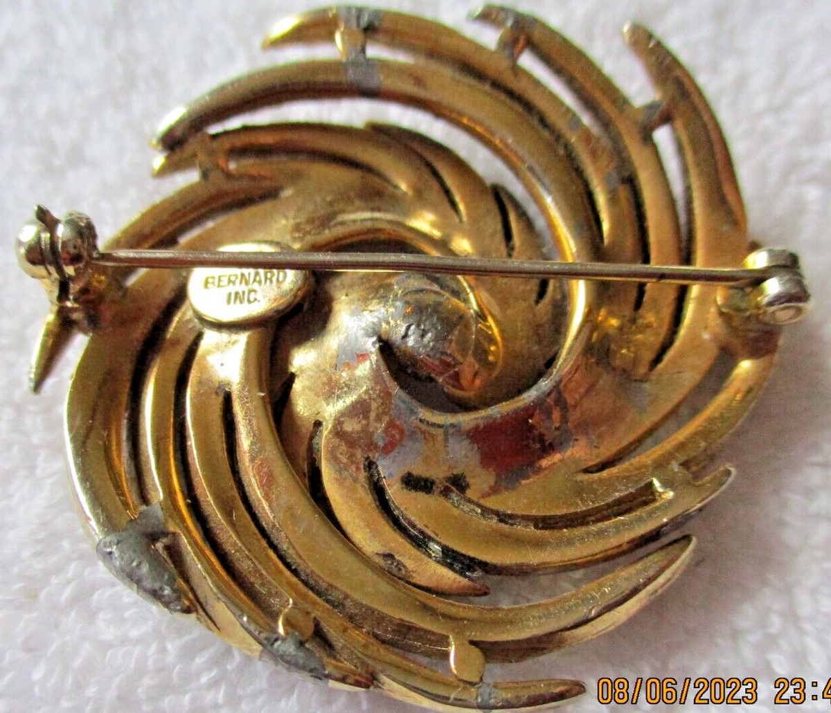 vintage les bernard pin/brooch, 1 5/8