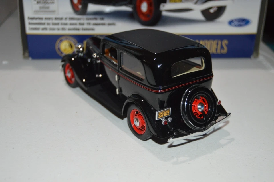 Ford Deluxe 1933 John Dillinger's de 2 puertas a escala 1:24 de Franklin Mint Foto 4 de 4