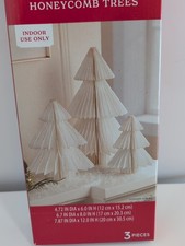 Vintage-style Honeycomb Trees White Holiday W...