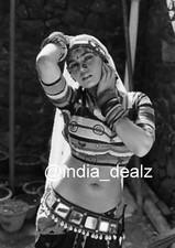 Fotografia sexy tettona modella indiana attrice donna Silk Stha Risque SIL 016