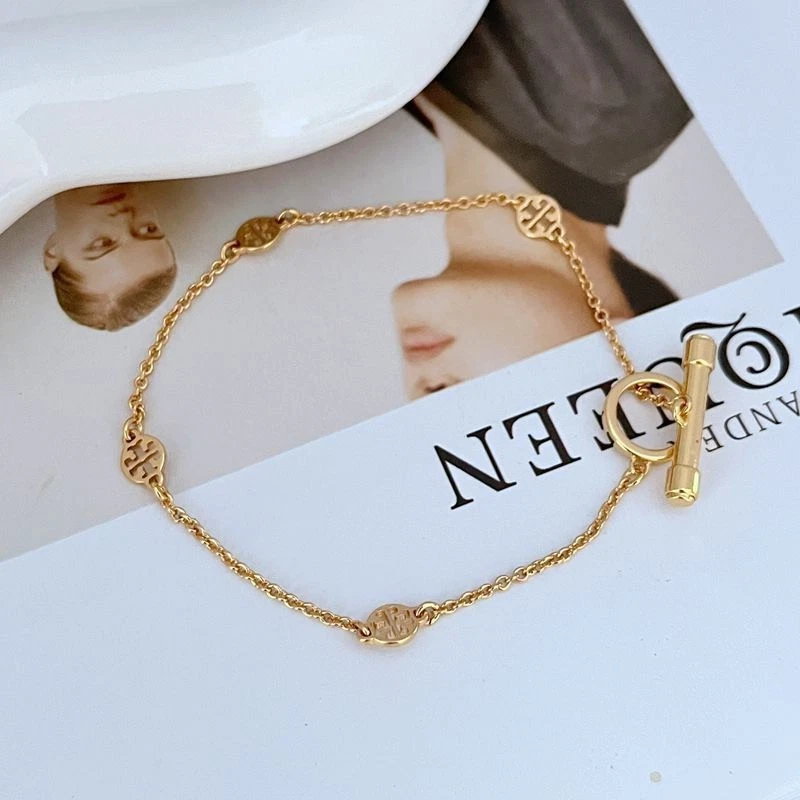 ¡Nuevo! Pulsera de cadena con logotipo Tory TB dorada con bolsa de joyería tamaño: 21 cm Foto 2 de 4