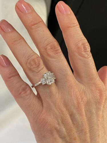 Bague de fiançailles 3 pierres 2,01 ct E-VVS2 IGI taille rayonnante diamant cultivé en laboratoire or 14 carats - Photo 6 sur 7