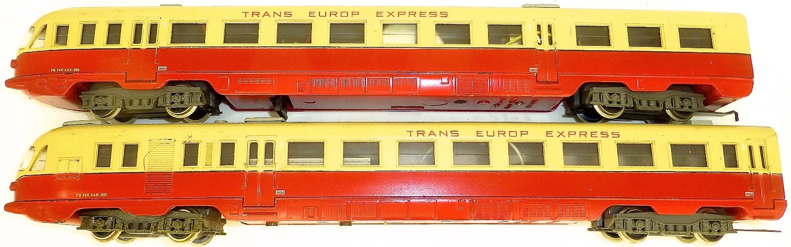 FS Tee 448 - 201 Diesel Railcar. red Crème Rivarossi H0 1 87 Å FS Tee 448 - 201 Diesel Railcar. red Crème Rivarossi H0 1 87 Å