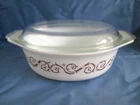 PYREX Empire Scroll Vines 1.5 qt. ovalcasserole w/ lid.  043.  17