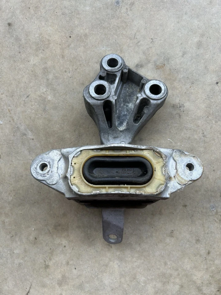 2011-2015 Chevrolet Cruze Engine Motor Side Mount Bracket OEM 13248550 — 第 2/4 张图片